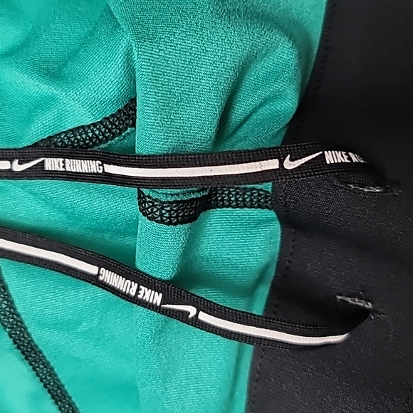 Womens Nike dri fit, Geometric Green, sz M - Picture 8 of 8